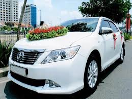 Cho thuê xe cưới 4 chỗ Toyota Camry 2.4